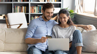 customer-experience-woman-working-with-ai-agent-on-laptop
