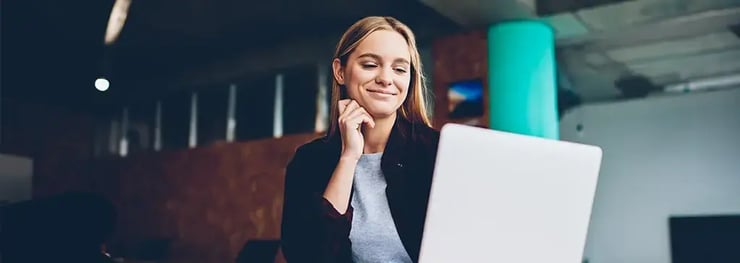 student-girl-interacting-with-gus-georgia-southern-ai-agent-on-laptop